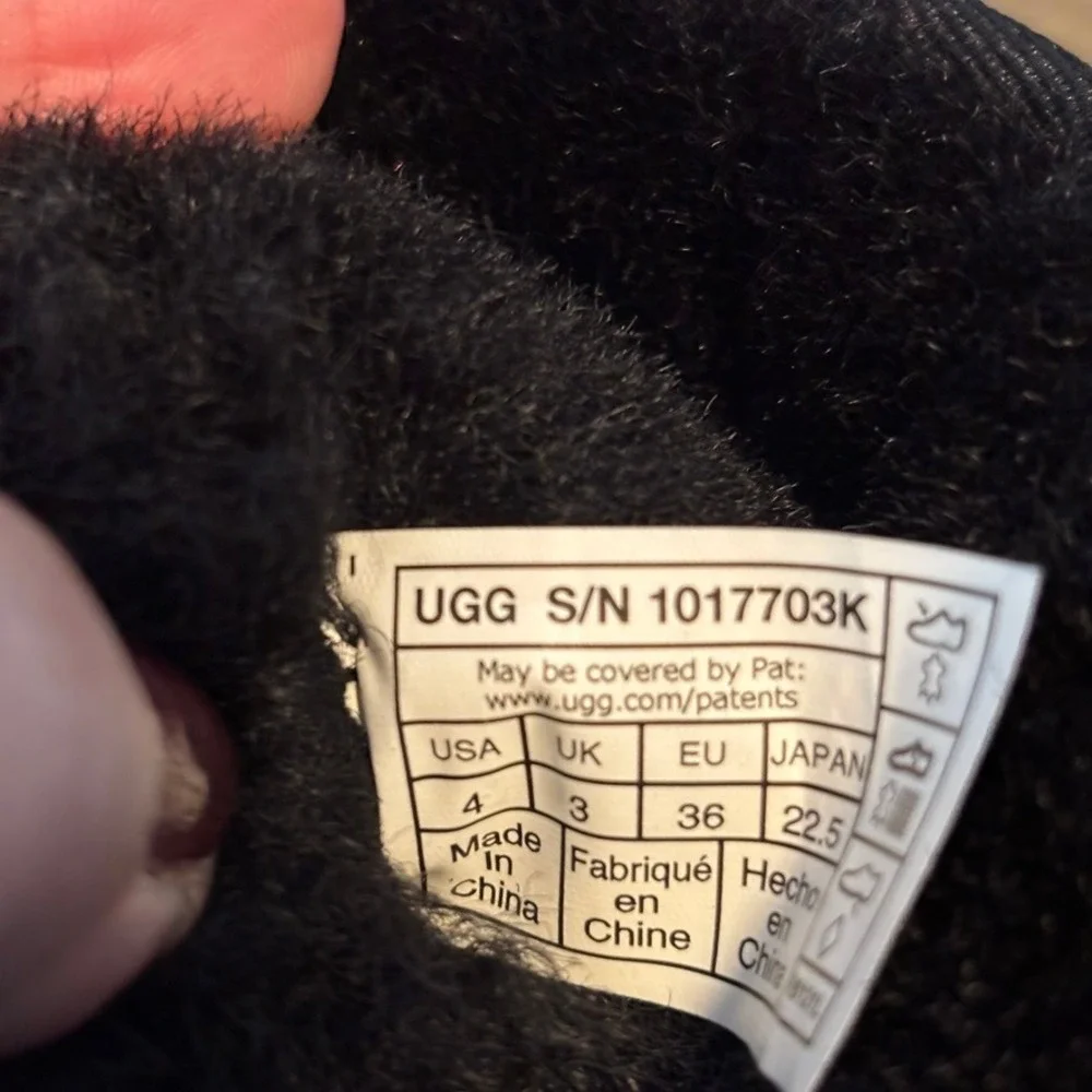 UGG Kids Classic Size 4 Short II Boots Black Suede Shearling 1017703K NEW‎